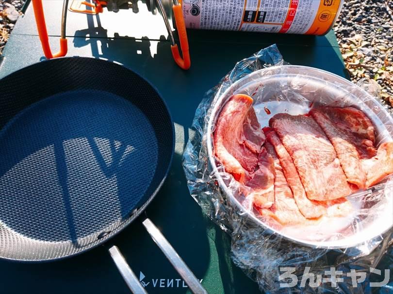 キャンプでマキシマム牛タンを焼く