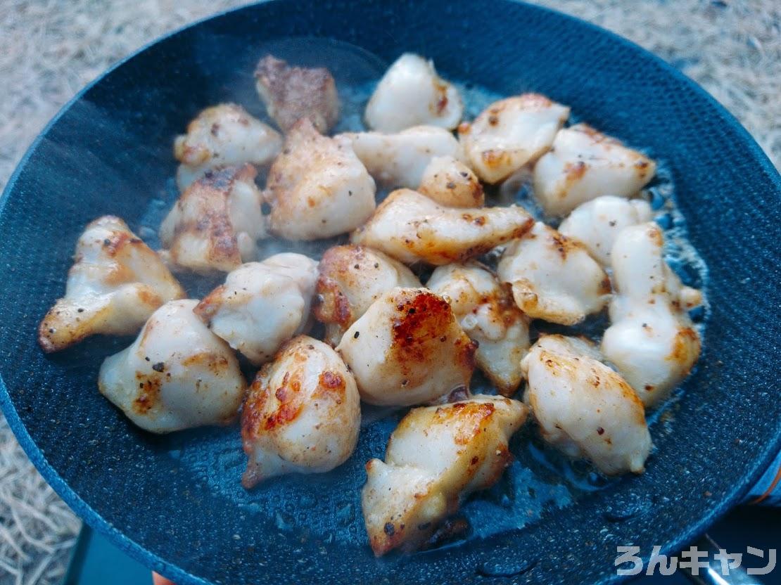 キャンプでマキシマムぼんじりを焼く