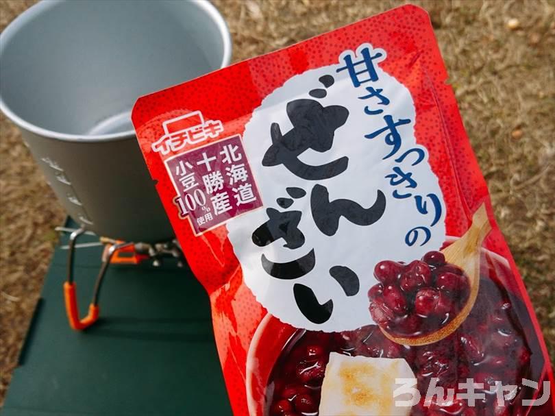 キャンプでお餅を焼いてぜんざいにして食べる