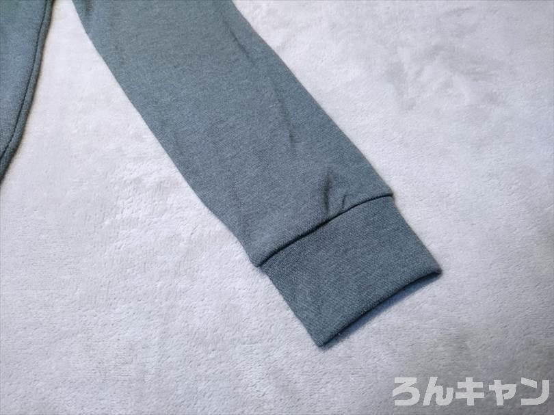 ユニクロの超極暖長袖