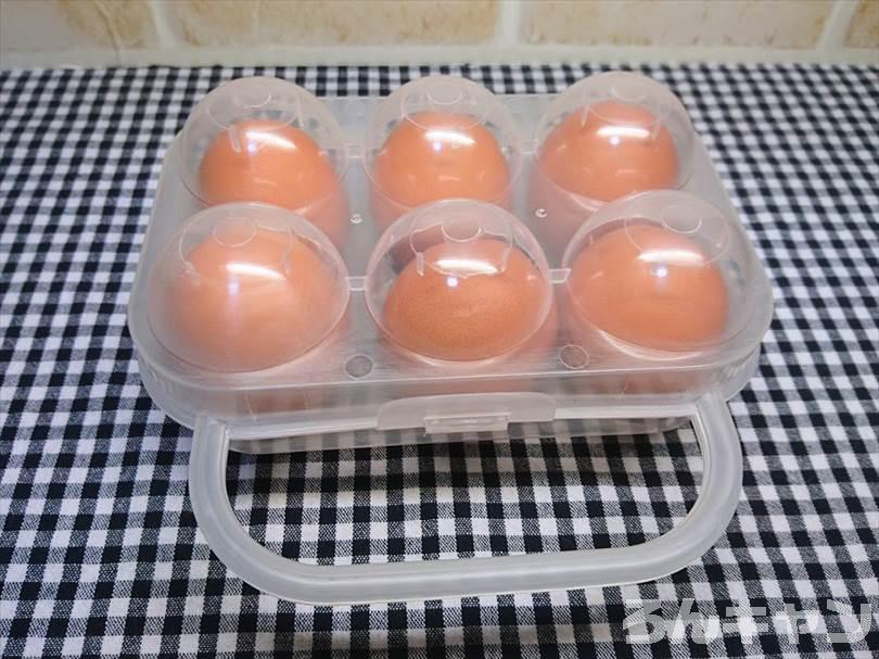 100均ダイソーのエッグホルダーはキャンプに使える（6個入りの卵ケースが便利）