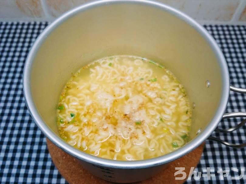 ダイソーの固形燃料（25g）でサッポロ一番塩ラーメンをつくる