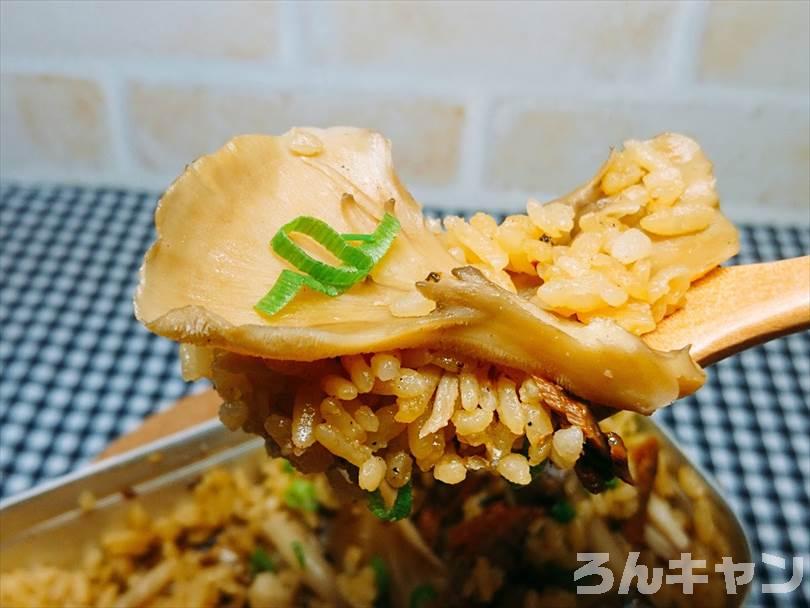 トランギアのメスティンでさんまの蒲焼の缶詰を使った『炊き込みご飯』をつくる（しめじと舞茸入り）