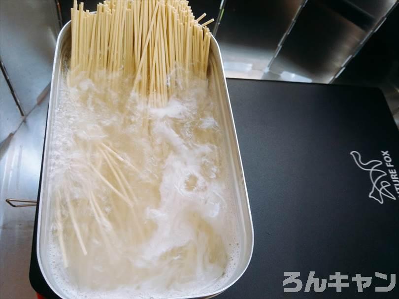 【簡単・絶品】キャンプでおすすめの麺類・麺料理まとめ｜人気レシピをご紹介