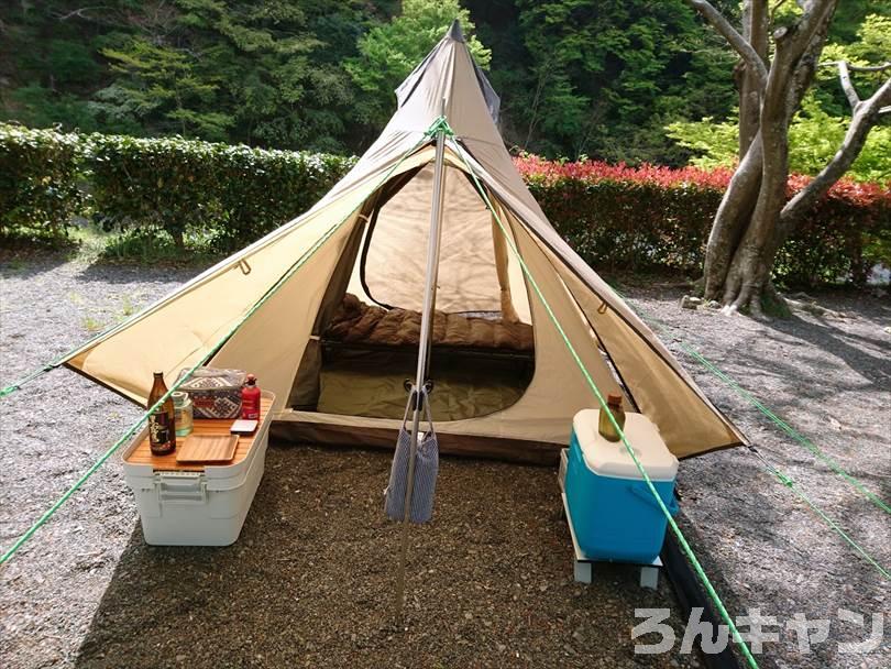 ポールに100均のフッククリップをつけて、そこにキッチンペーパーを入れたティッシュカバーを引っかけて使う