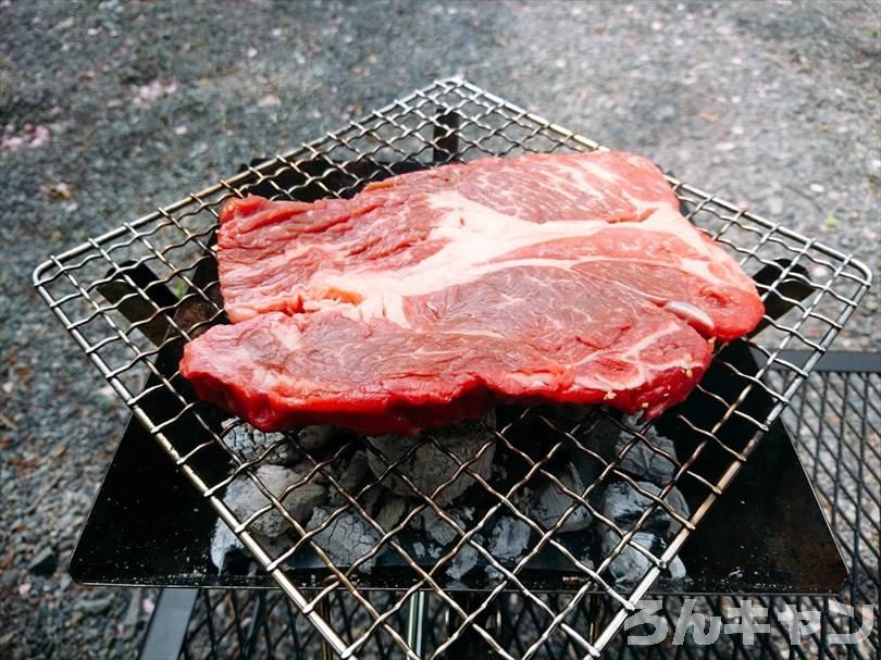 【簡単キャンプ飯】牛肉（ビーフ）を使ったレシピまとめ｜美味しい料理で笑顔になる