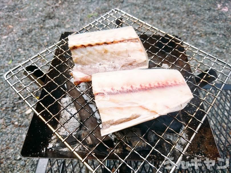 【簡単・絶品】キャンプにおすすめの魚料理まとめ｜美味しい人気レシピをご紹介