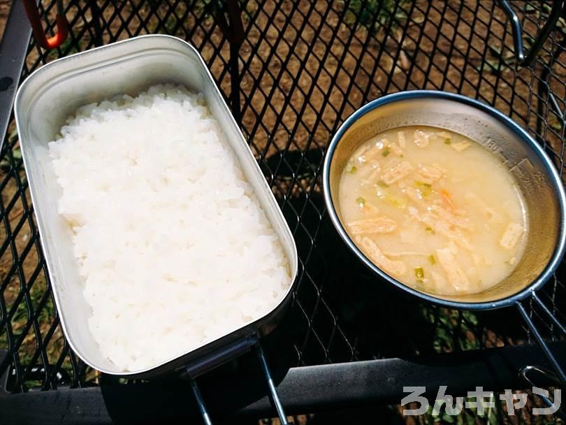 【キャンプ飯】無印良品の豚汁が具だくさんで美味しい｜1分で本格的な味わいに大満足