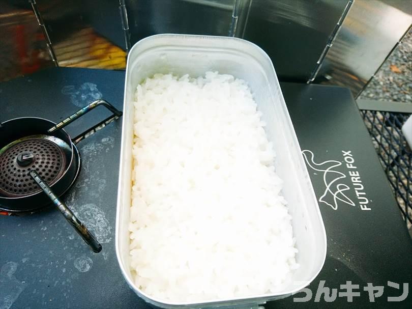 【お手軽キャンプ飯】無印良品のプラウンマサラ（海老のクリーミーカレー）はトマトの酸味が効いていてマイルドな味わい