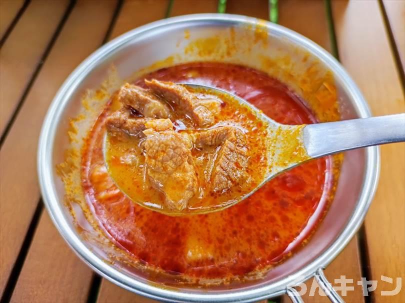 【お手軽キャンプ飯】無印良品のレッドカレーは赤唐辛子にレモングラスなどのハーブをきかせた本格的な辛さ