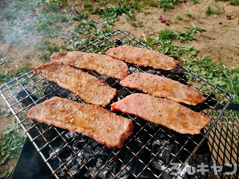 【100均】セリアの火起こし器を使って贅沢焼き肉｜コンパクトサイズでソロキャンにぴったり