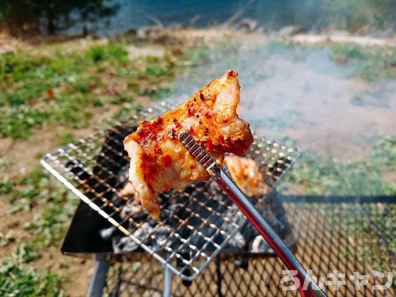 【100均】セリアの火起こし器を使って贅沢焼き肉｜コンパクトサイズでソロキャンにぴったり