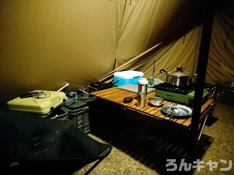 【高級感】ハイランダーのウッドロールトップテーブルをレビュー｜キャンプサイトがおしゃれに映える！