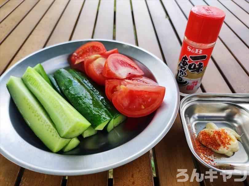 【簡単キャンプ飯】トマトを使ったレシピまとめ｜美味しい料理で笑顔になる