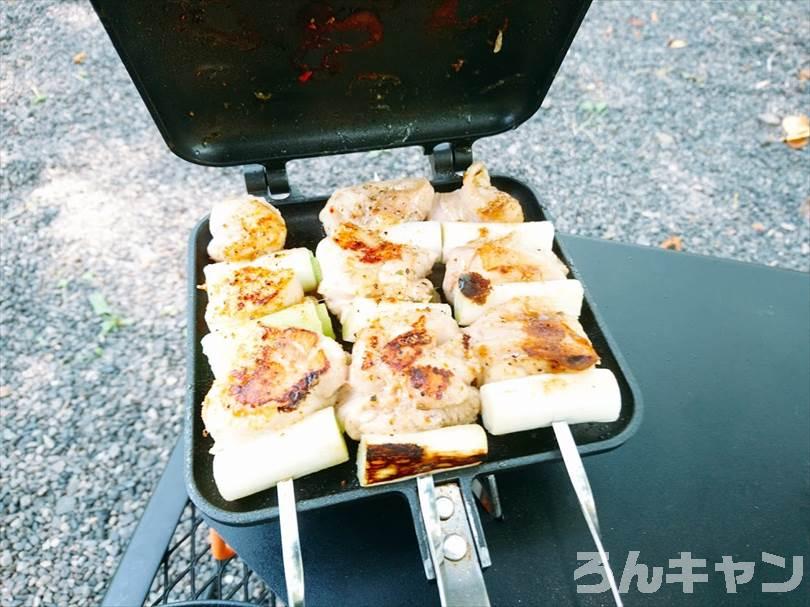 【簡単レシピ】キャンプで食べる焼き鳥が絶品｜炭火とガスで焼いてみた