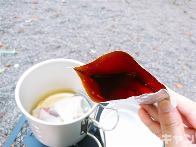 【簡単キャンプ飯】無印良品のトムヤムクンが本格的な味わいで美味しい(けど辛い…)