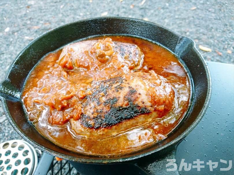 【簡単レシピ】ニトリのスキレットで美味しいキャンプ飯を作る｜おつまみにもピッタリ