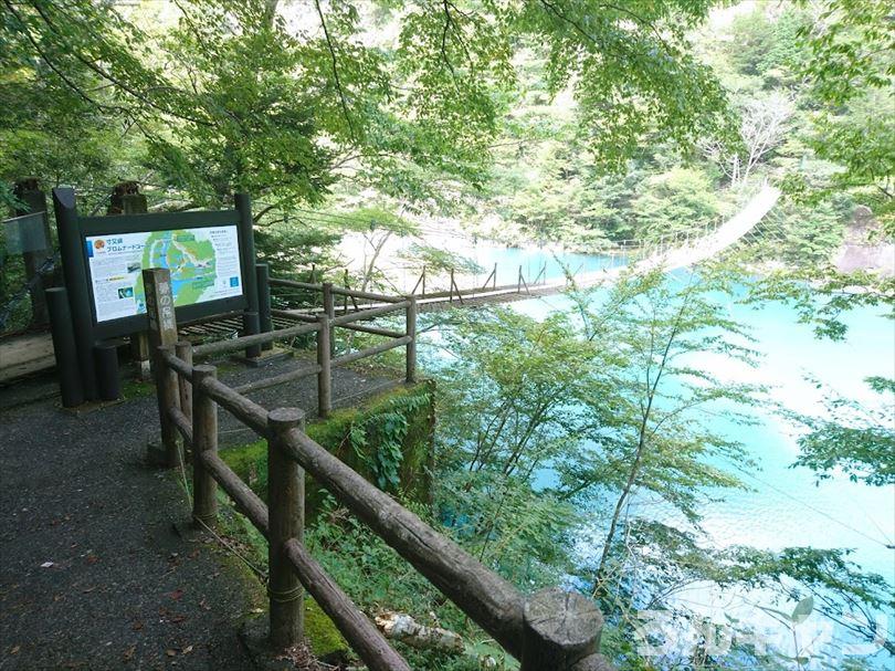 【ゆるキャン△聖地巡礼】夢のつり橋・寸又峡温泉「ほぉおー川の色きれーっ」（11巻・62話）