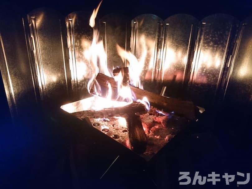 【ぬくぬく】キャンプグリーブの大型反射板・風防板をレビュー｜120×60cmで焚き火の炎が暖かい