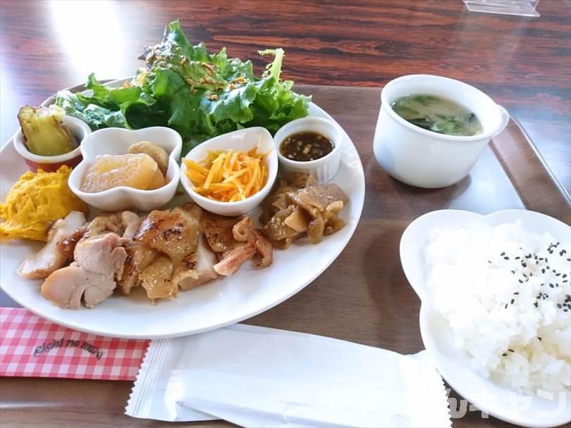 朝霧高原ランチ えいちのむら ペット可 ソフトクリームと手ごねパンも絶品 富士宮 ろんキャン 朝霧高原ランチ えいちのむら ペット可 ソフトクリームと手ごねパンも絶品 富士宮 ろんキャン