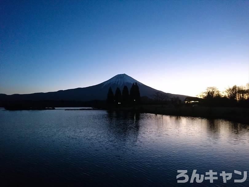 【冬の湖畔】田貫湖キャンプ場から見える絶景の富士山｜A・Bサイトの雰囲気をブログでご紹介