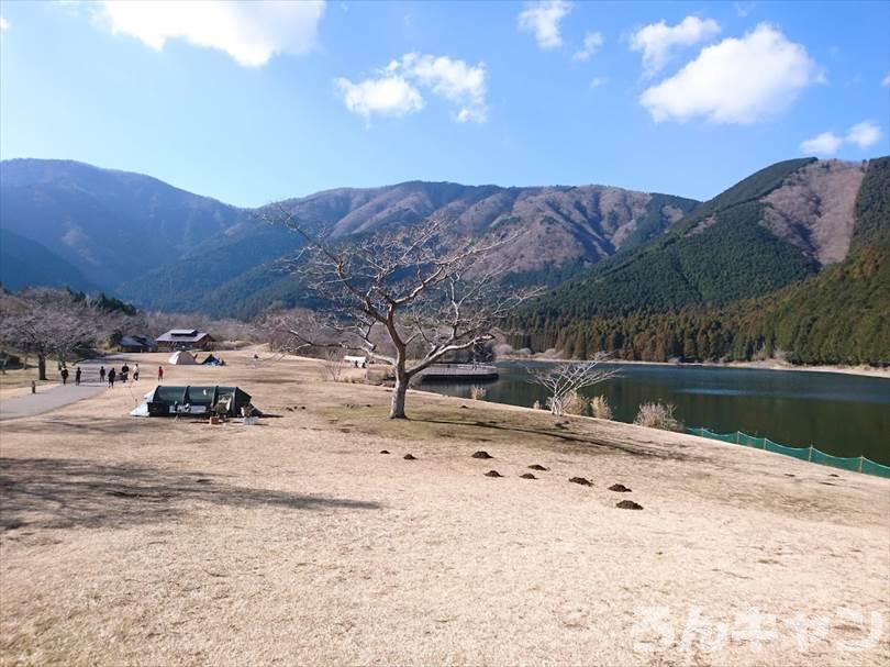 【冬の湖畔】田貫湖キャンプ場から見える絶景の富士山｜A・Bサイトの雰囲気をブログでご紹介