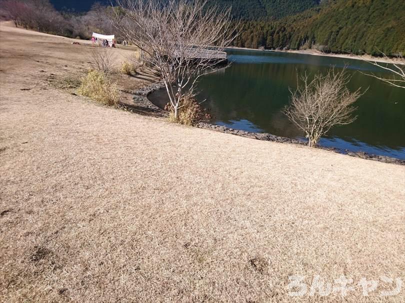 【冬の湖畔】田貫湖キャンプ場から見える絶景の富士山｜A・Bサイトの雰囲気をブログでご紹介