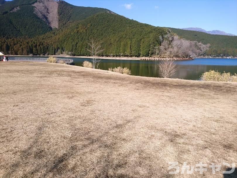 【冬の湖畔】田貫湖キャンプ場から見える絶景の富士山｜A・Bサイトの雰囲気をブログでご紹介