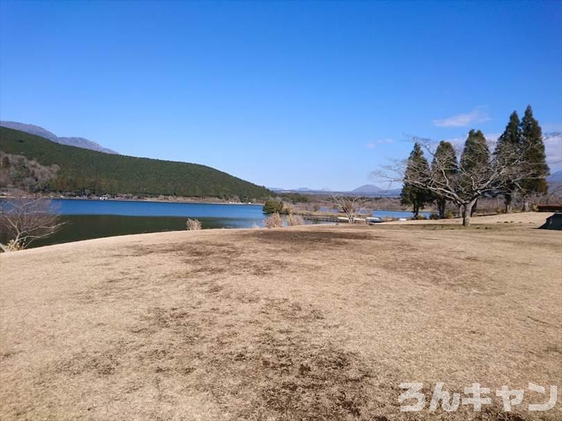 【冬の湖畔】田貫湖キャンプ場から見える絶景の富士山｜A・Bサイトの雰囲気をブログでご紹介