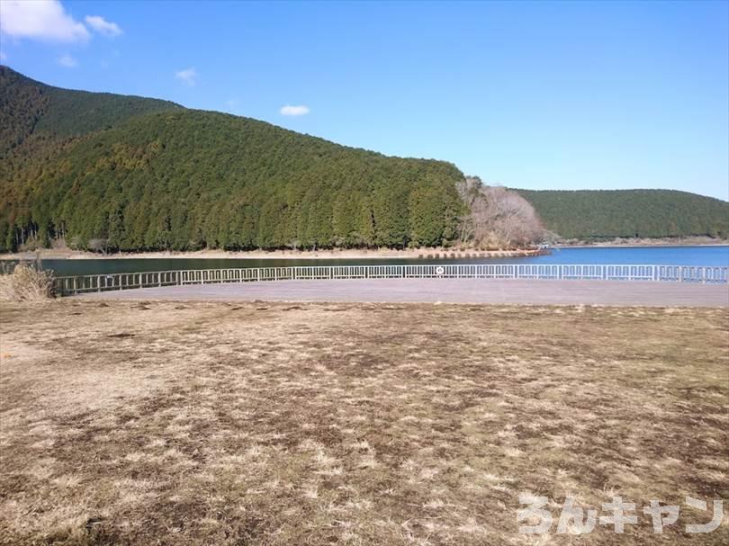 【冬の湖畔】田貫湖キャンプ場から見える絶景の富士山｜A・Bサイトの雰囲気をブログでご紹介