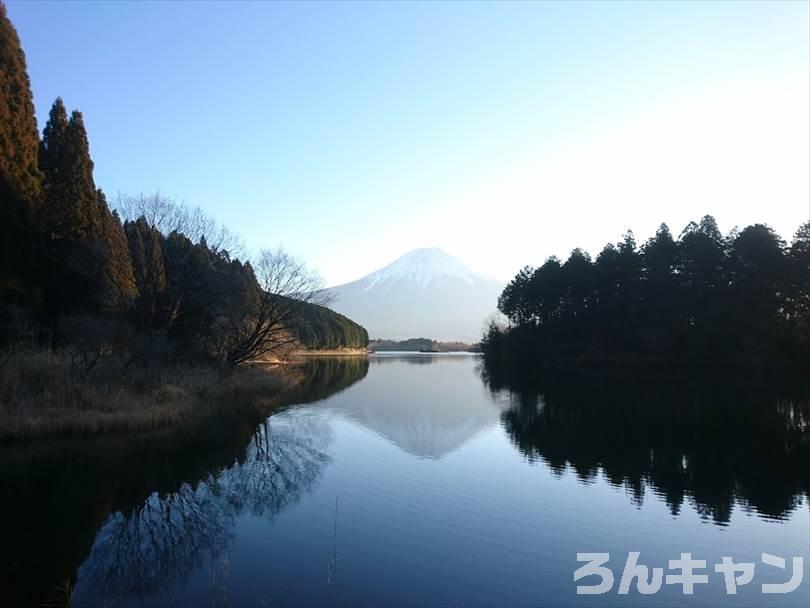 【冬の湖畔】田貫湖キャンプ場から見える絶景の富士山｜A・Bサイトの雰囲気をブログでご紹介