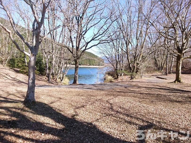 【冬の湖畔】田貫湖キャンプ場から見える絶景の富士山｜A・Bサイトの雰囲気をブログでご紹介