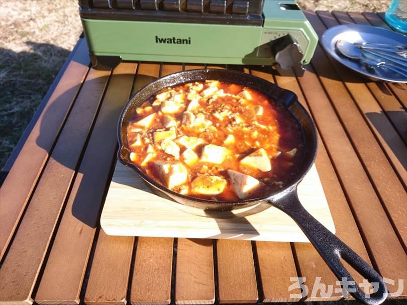 【簡単レシピ】ニトリのスキレットで美味しいキャンプ飯を作る｜おつまみにもピッタリ