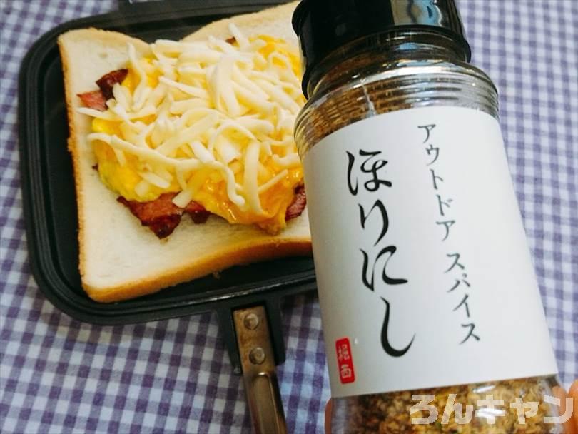 【簡単キャンプ飯】ベーコンを使ったおすすめレシピまとめ｜美味しい料理で笑顔になる