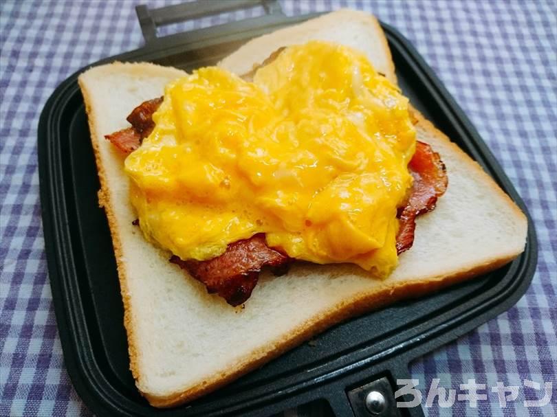 【簡単キャンプ飯】ベーコンを使ったおすすめレシピまとめ｜美味しい料理で笑顔になる