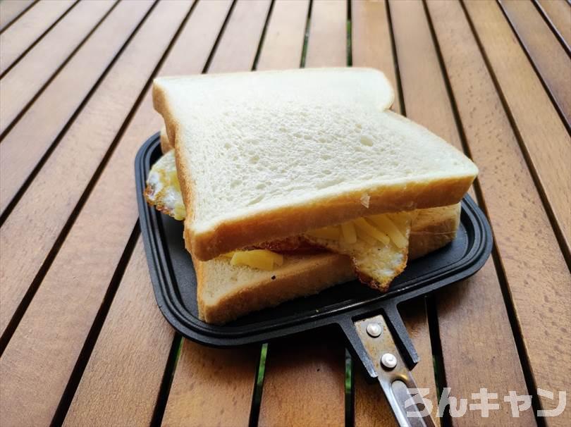 【簡単キャンプ飯】チーズを使ったレシピまとめ｜美味しい料理で笑顔になる