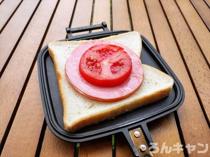 【簡単キャンプ飯】トマトを使ったレシピまとめ｜美味しい料理で笑顔になる