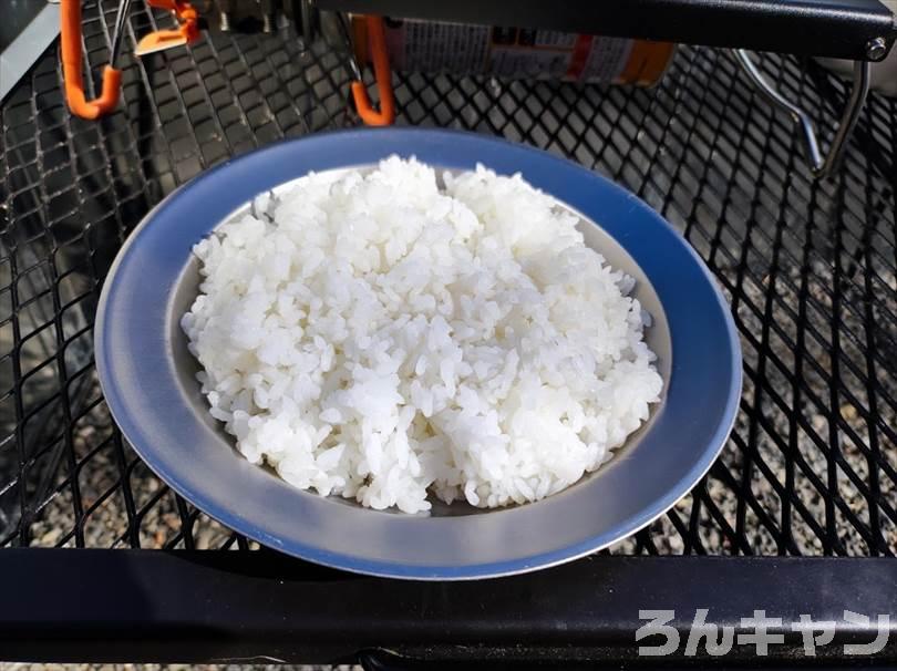 【便利】キャンプにおすすめのレトルト食品まとめ｜手軽に本格的な味わいが楽しめる