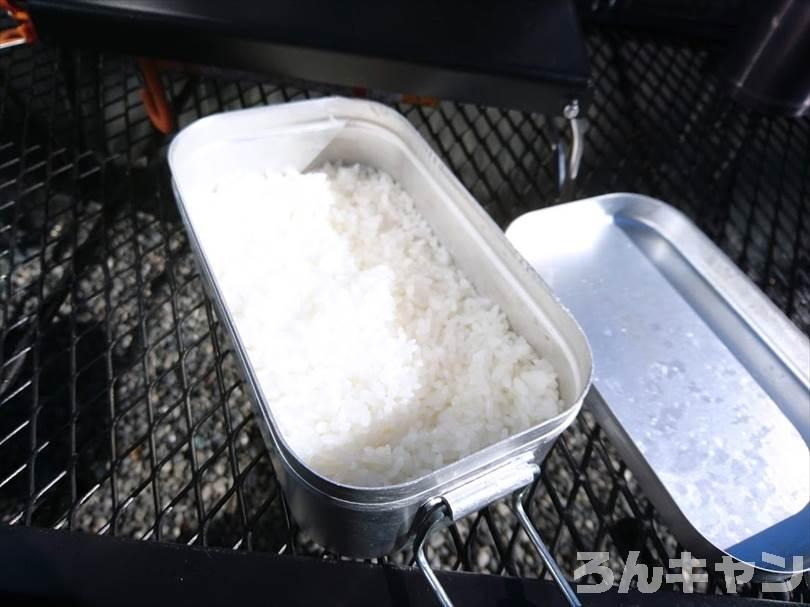 【簡単キャンプ飯】無印良品のごはんにかけるルーロー飯が美味しい｜八角と生姜の香りが広がる