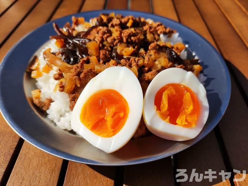 【簡単キャンプ飯】無印良品のごはんにかけるルーロー飯が美味しい｜八角と生姜の香りが広がる