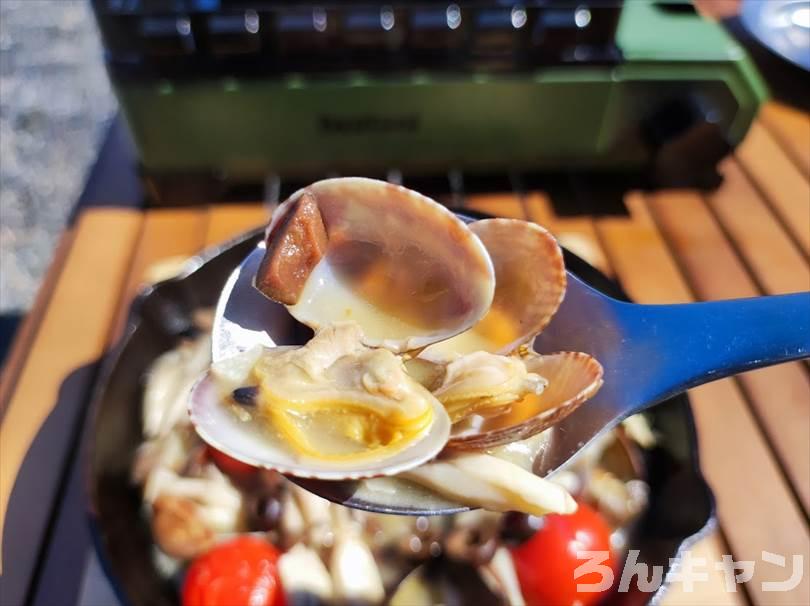 【簡単キャンプ飯】トマトを使ったレシピまとめ｜美味しい料理で笑顔になる