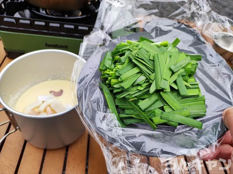 【ワンパン料理】フライパンひとつで作れる簡単キャンプ飯まとめ｜ビールのおつまみにもピッタリ！