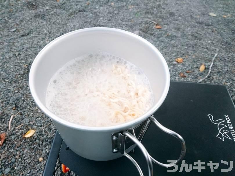 【簡単・絶品】キャンプでおすすめの麺類・麺料理まとめ｜人気レシピをご紹介