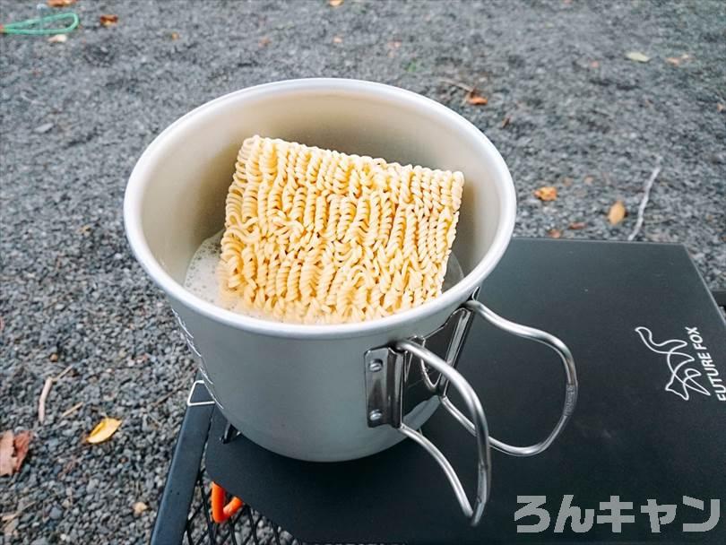 【簡単・絶品】キャンプでおすすめの麺類・麺料理まとめ｜人気レシピをご紹介