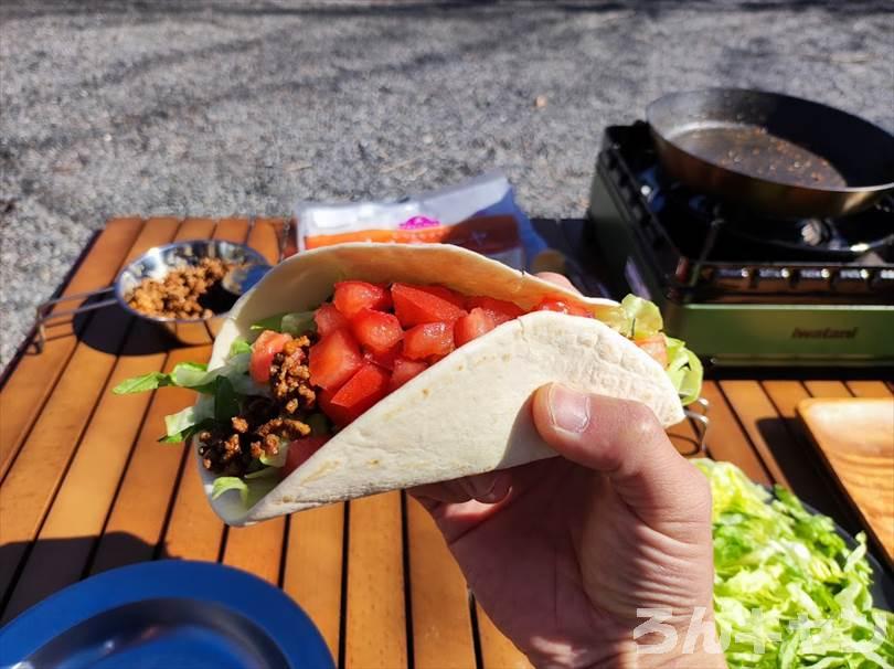 【簡単キャンプ飯】トマトを使ったレシピまとめ｜美味しい料理で笑顔になる