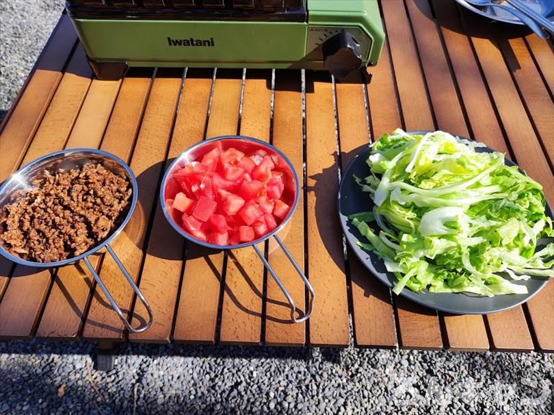 【簡単キャンプ飯】トマトを使ったレシピまとめ｜美味しい料理で笑顔になる