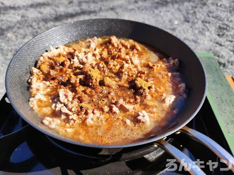 【簡単キャンプ飯】トルティーヤでタコスを作る｜市販のシーズニングを使って楽チンに！