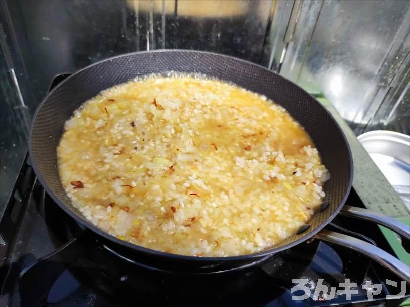 【簡単キャンプ飯】パエリアは市販の素と冷凍シーフードミックスを使えば楽チンで美味しい