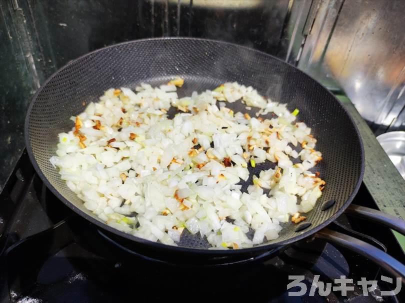 【簡単キャンプ飯】パエリアは市販の素と冷凍シーフードミックスを使えば楽チンで美味しい
