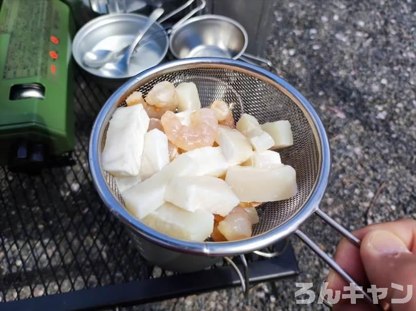 【簡単キャンプ飯】トマトを使ったレシピまとめ｜美味しい料理で笑顔になる